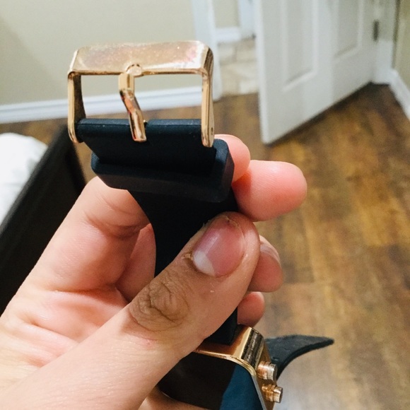 Watch - Picture 5 of 6